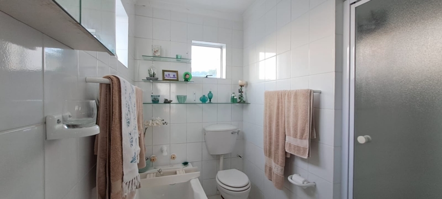 To Let 5 Bedroom Property for Rent in Vermont Western Cape